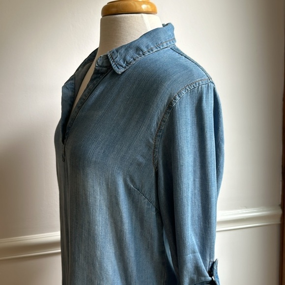 Velvet Heart Blue Chambray Dress. Roll up sleeves, pockets. - Picture 8 of 8